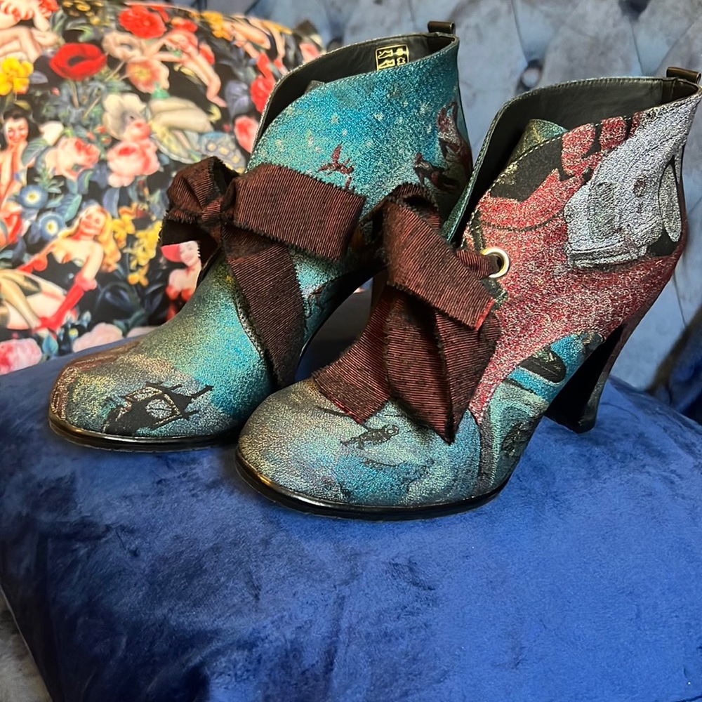 Fluevog Tapestry Daily Miracles Stunners Rare